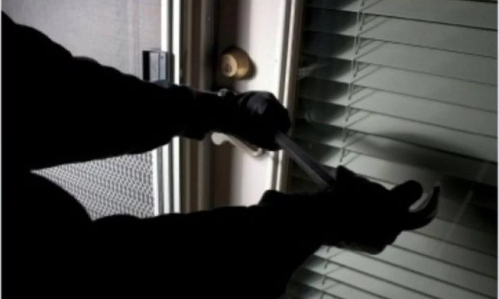 Τρόμος για ζευγάρι στην Αγία Παρασκευή: Κουκουλοφόροι μπούκαραν στο σπίτι τους